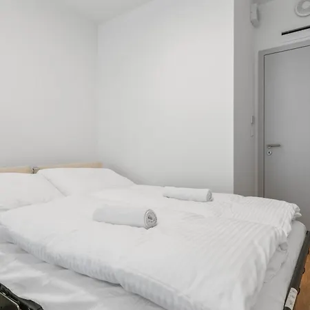 Lam Grey - Free Parking Pressburg