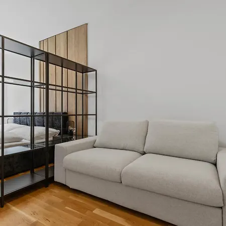 Lam Grey - Free Parking Братислава